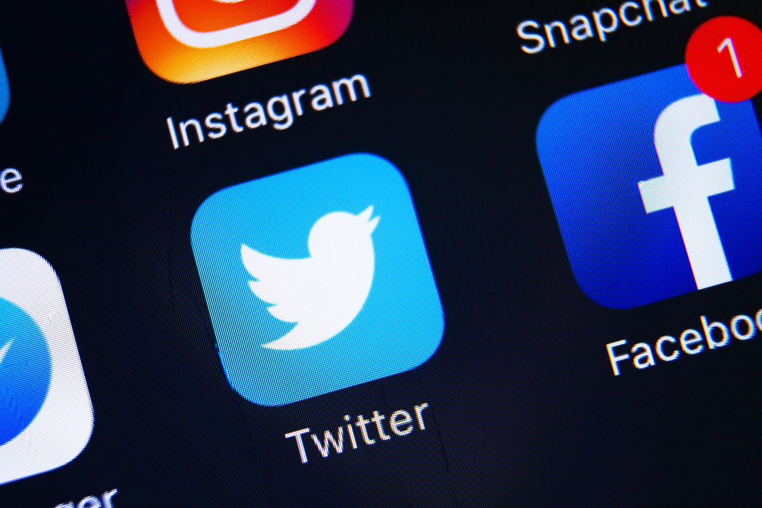 Twitter S Birdwatch Is An Experiment In Fighting Misinformation Wilson S Media - roblox notifier on twitter new gear community pizza